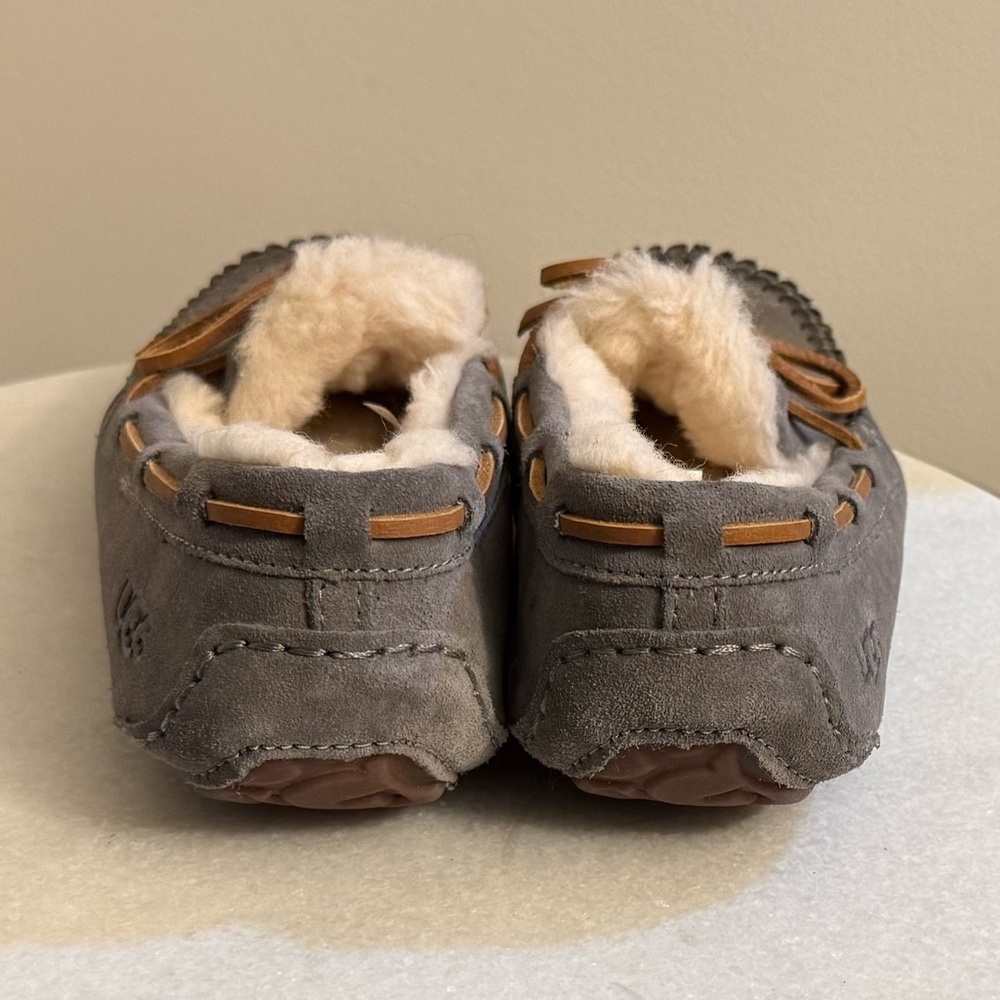 ✨NWT UGG Dakota Loafers Gray Suede Sz 6 Leather Laces Slippers
